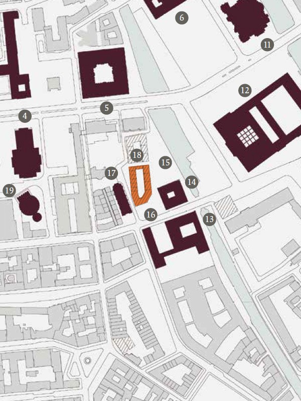 Vergrößerter Lageplan-Ausschnitt mit nummerierten Nachbarbauten und dem orange markierten Schinkelplatz-Ensemble